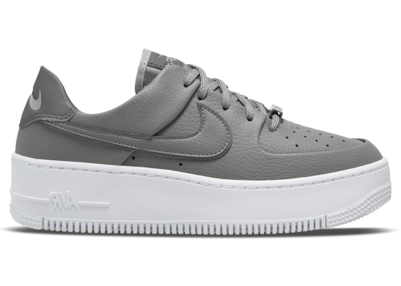 Nike-Air-Force-1-Sage-Low-Light-Smoke-Grey-W.jpg
