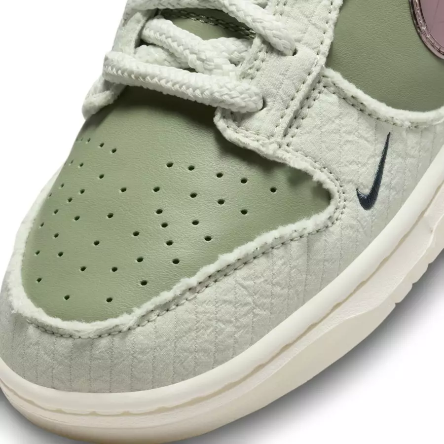 Kyler-Murray-x-Nike-Dunk-Low-Be-1-of-One-FQ0269-001-6