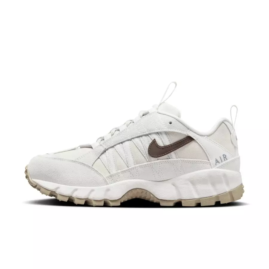 Nike-Air-Humara-Future-Motion-FZ3763-104-0