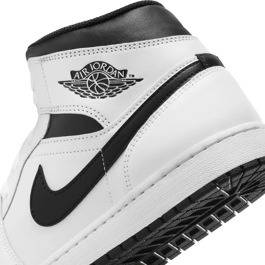 Air-Jordan-1-Mid-Stormtrooper-DQ8426-132-7