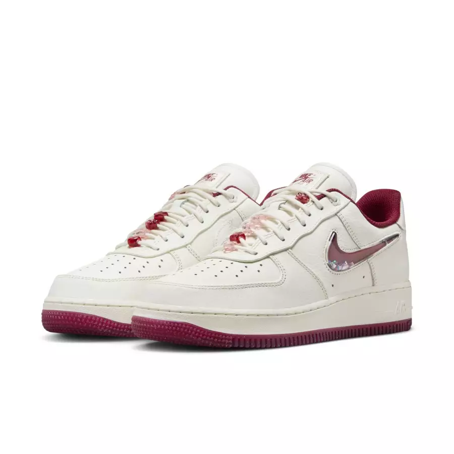 Nike-Air-Force-1-Low-Valentines-Day-FZ5068-161-4