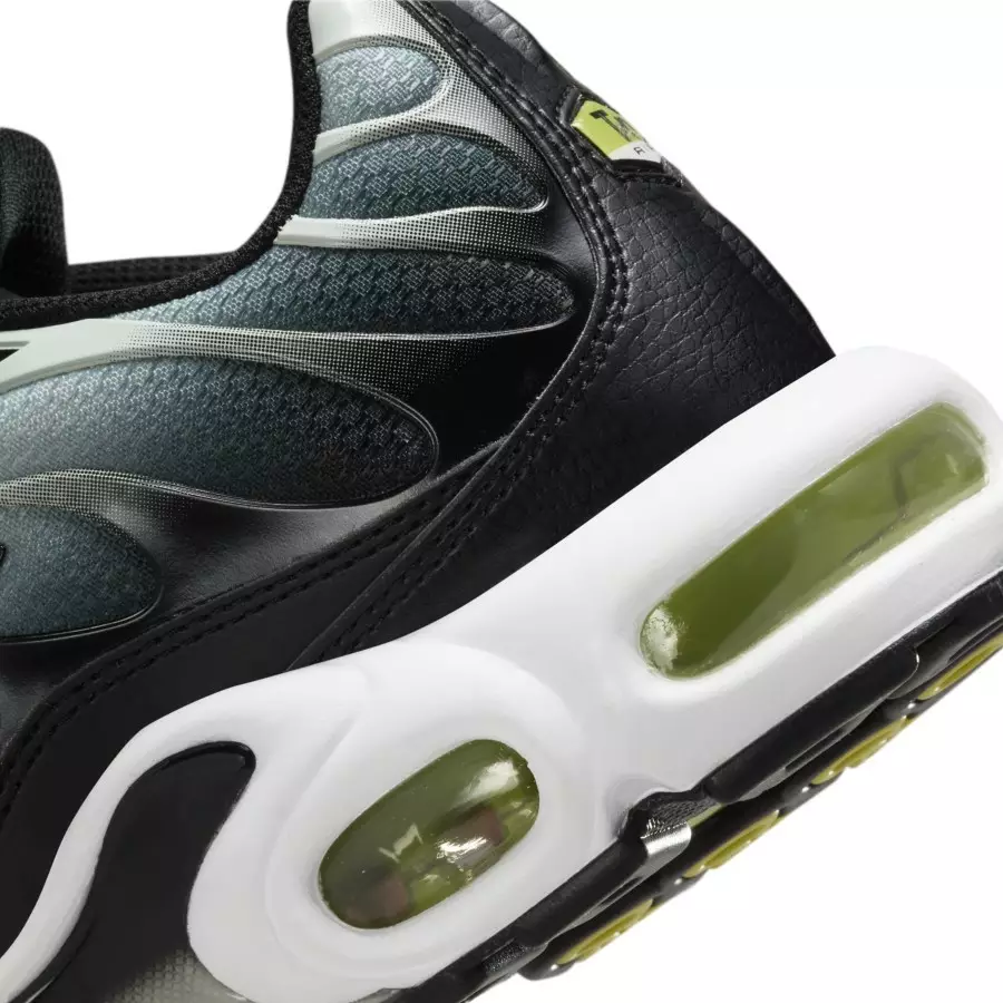 Nike-Air-Max-Plus-Bright-Cactus-DM0032-006-7