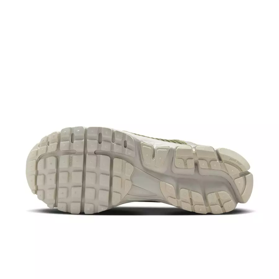 Nike-Zoom-Vomero-5-Neutral-Olive-FJ1915-200-1