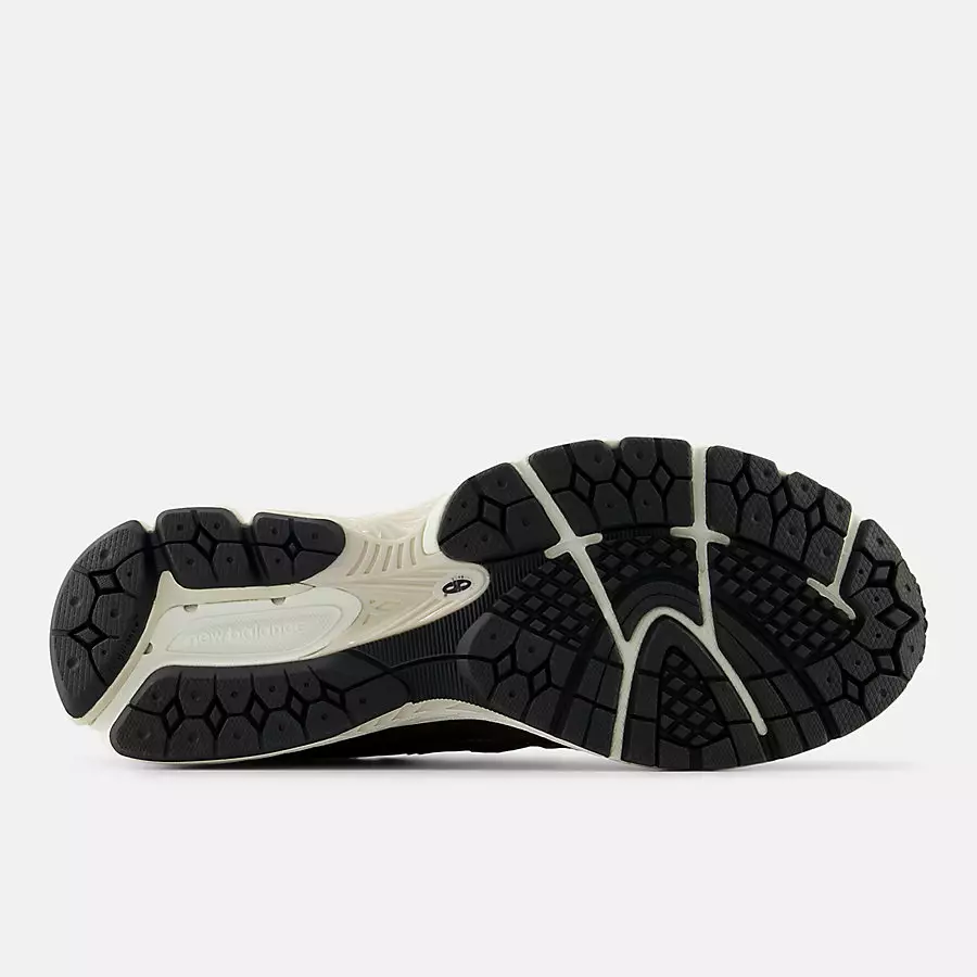 New-Balance-2002R-Black-Coffee-M2002RXQ-4