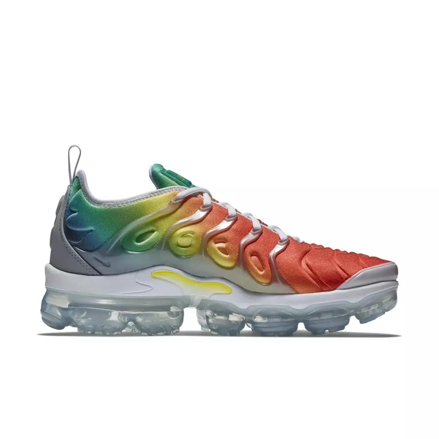 Nike-Air-VaporMax-Plus-Rainbow-924453-103-2