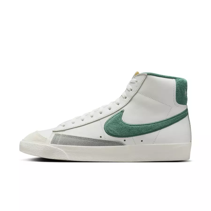 Nike-Blazer-Mid-77-Resort-&-Sport-FN5822-100-0