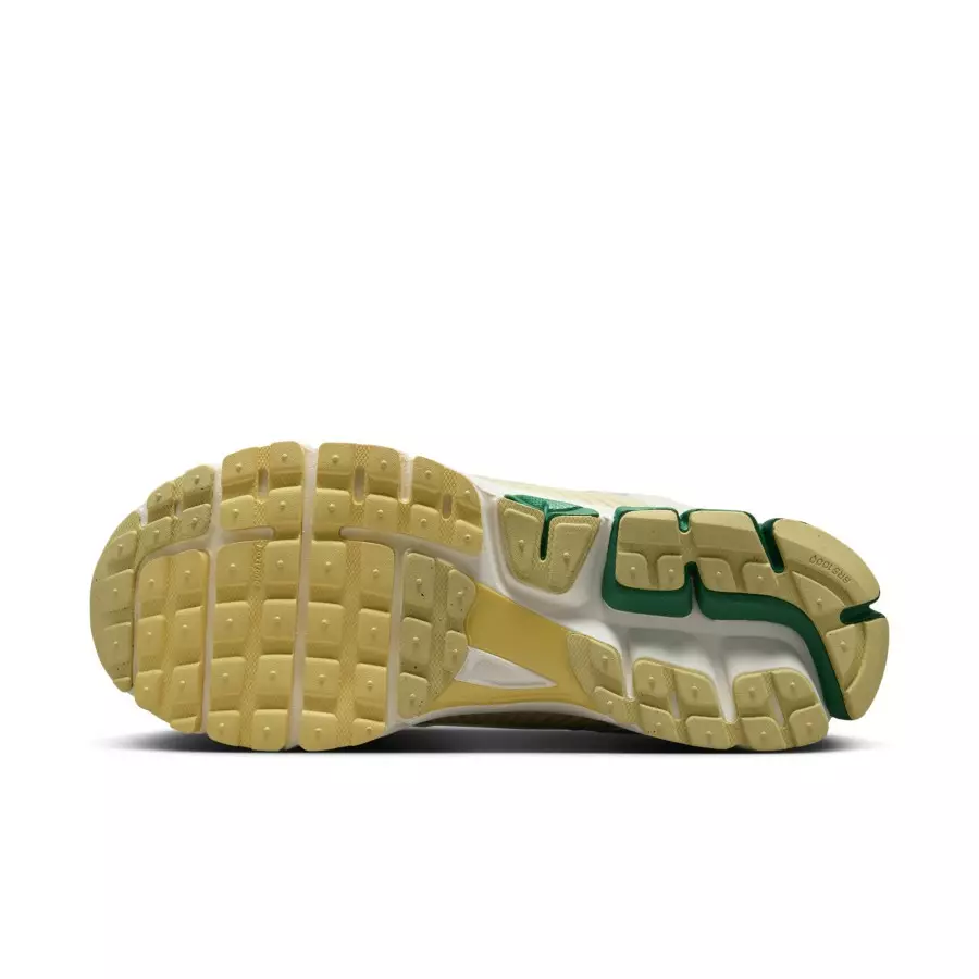 Nike-Zoom-Vomero-5-Alabaster-Malachite-FN8361-100-1