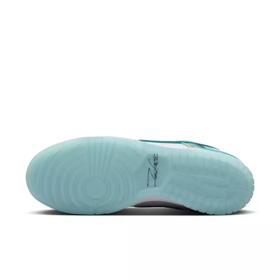 Futura-Laboratories-x-Nike-SB-Dunk-Low-HF6061-400-1