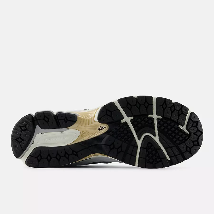 New-Balance-2002R-White-Black-Gold-M2002RPN-4