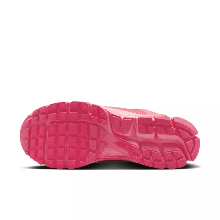 Nike-Zoom-Vomero-5-Hot-Punch-HF5493-600-1