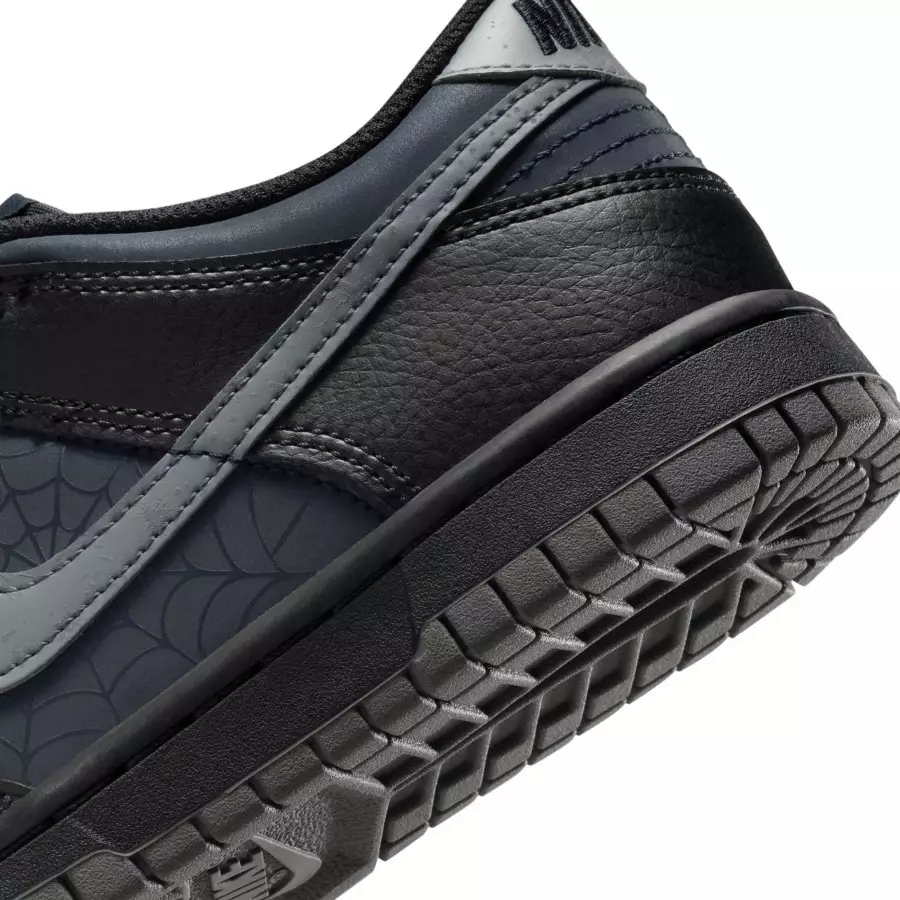 Nike-Dunk-Low-GS-Black-Symbiote-Suit-HQ3815-001-7