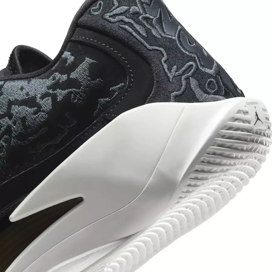 Jordan-Zion-3-SE-Black-Light-Bone-FN1714-002-7