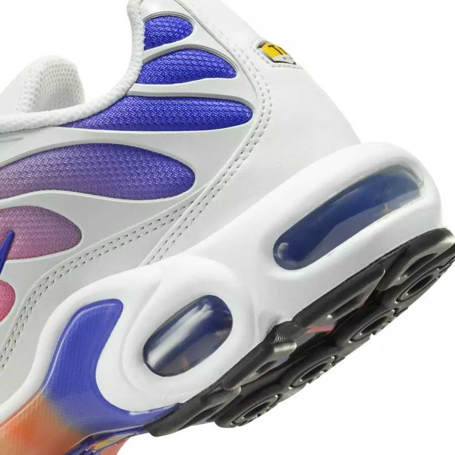 Nike-Air-Max-Plus-Platinum-Tint-Persian-Violet-Light-Wild-Mango-DZ3670-003-7