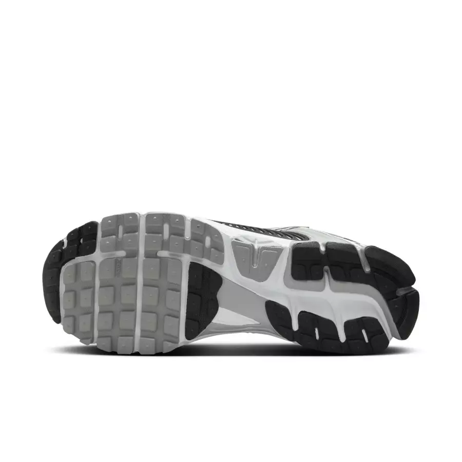 Nike-Zoom-Vomero-5-Metallic-Silver-FJ4151-004-1
