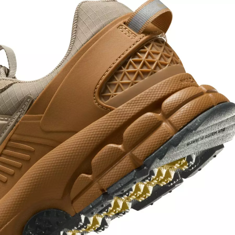 Nike-Zoom-Vomero-5-Roam-HQ2181-200-7