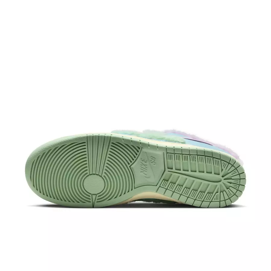 Verdy-x-Nike-SB-Dunk-Low-Visty-FN6040-400-1