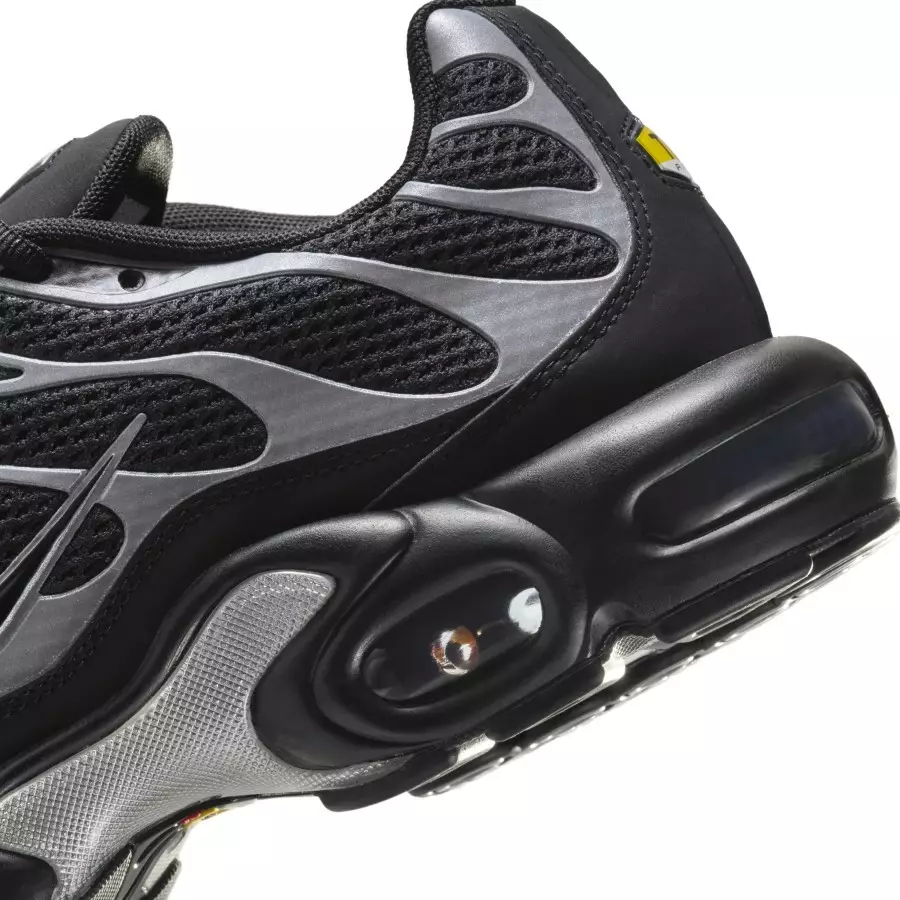Nike-Air-Max-Plus-Reflective-HQ3029-001-7