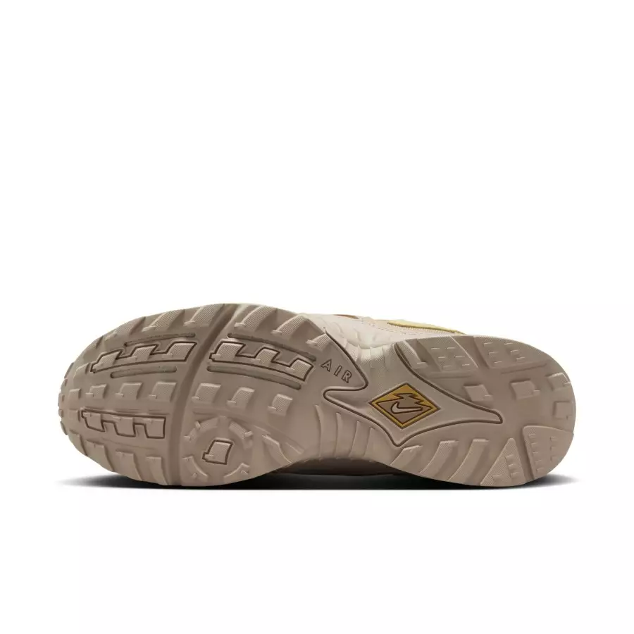 Nike-Air-Terra-Humara-Saturn-Gold-FQ9084-201-1