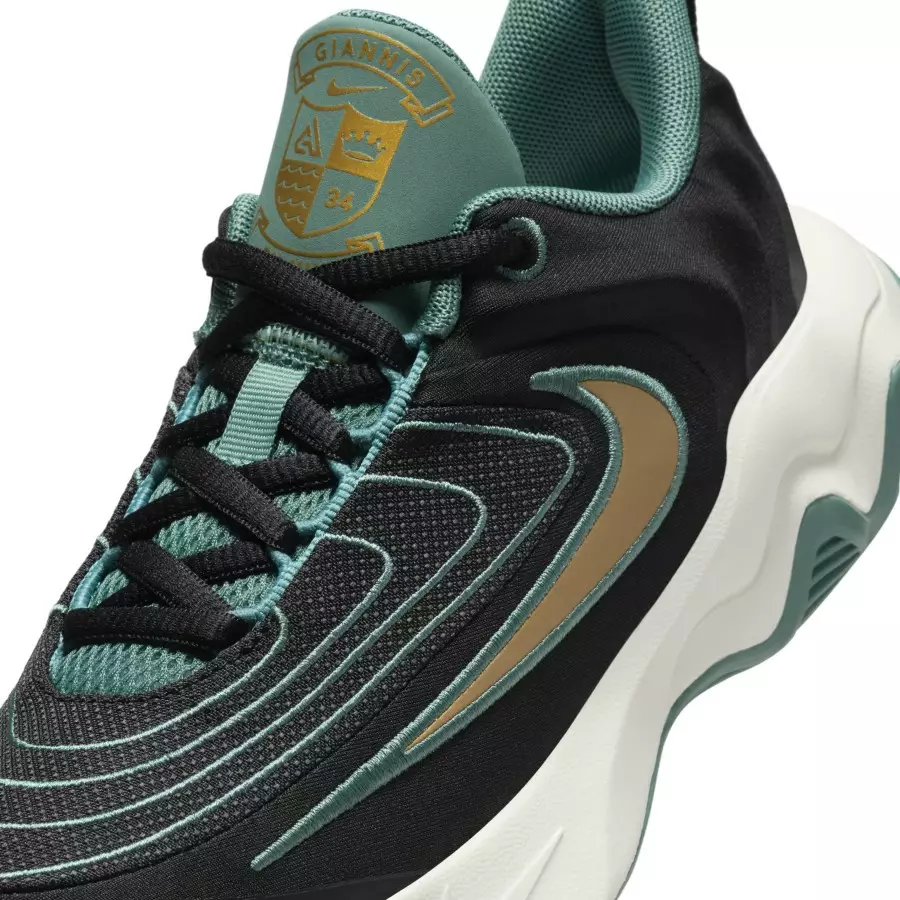 Nike-Giannis-Immortality-4-HV9127-001-6