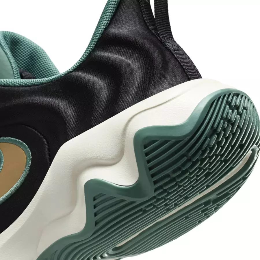 Nike-Giannis-Immortality-4-HV9127-001-7