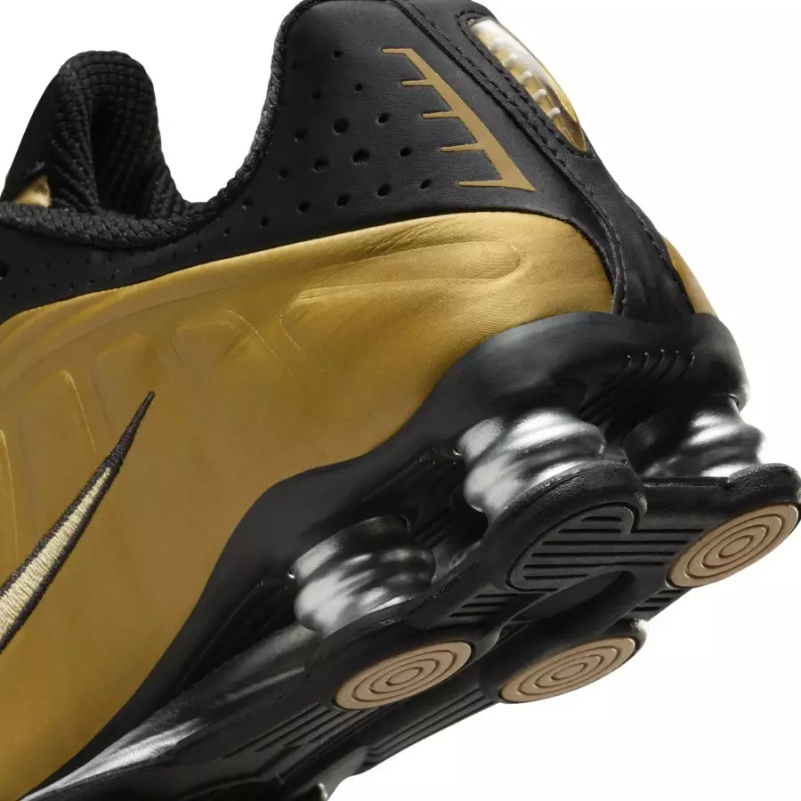 Nike-Shox-R4-Black-Metallic-Gold-Metallic-Silver-AR3565-005-7
