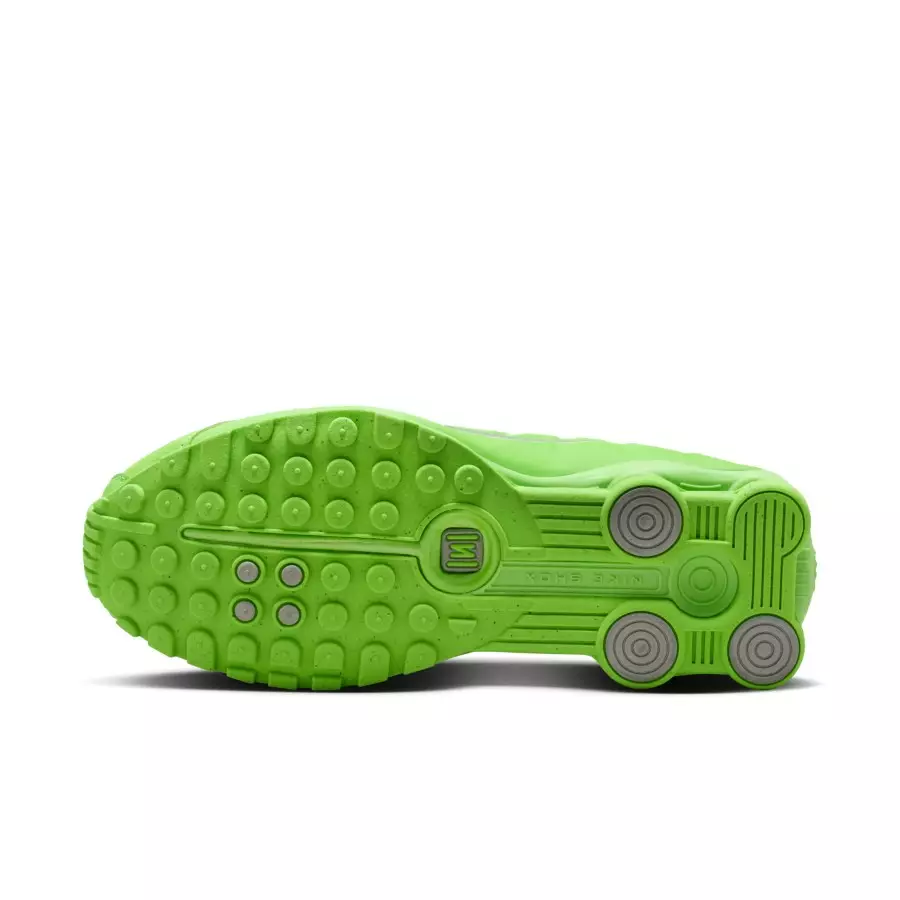 Nike-Shox-R4-Green-Strike-HV0839-398-1