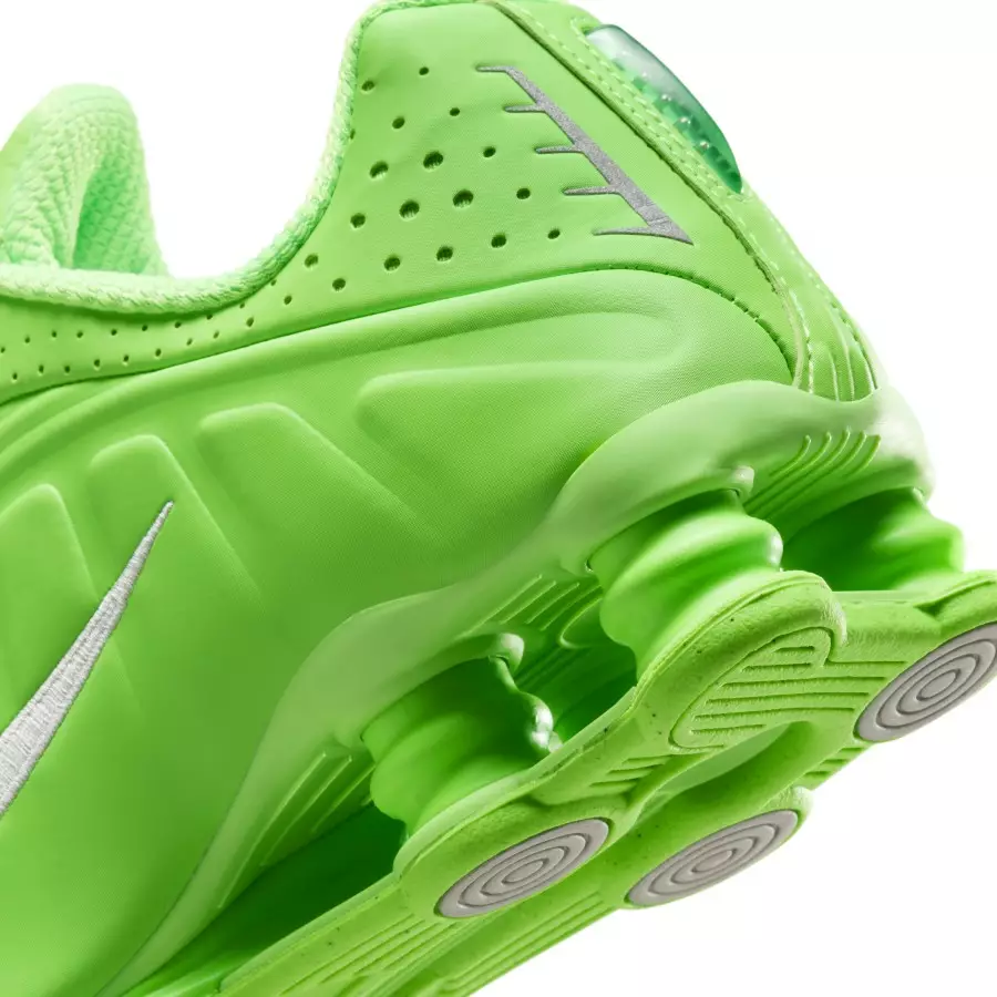 Nike-Shox-R4-Green-Strike-HV0839-398-7