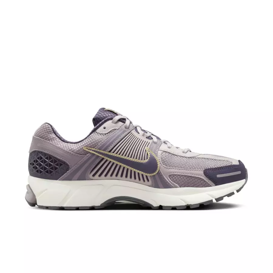 Nike-Zoom-Vomero-5-Platinum-Violet-HQ3643-019-2