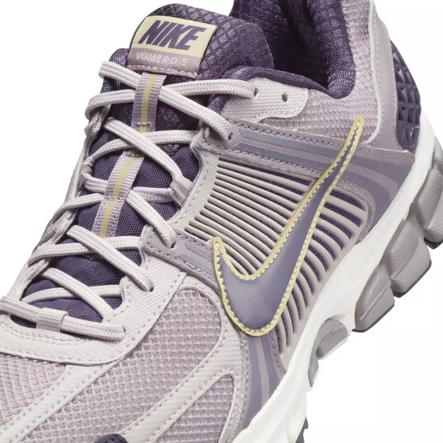 Nike-Zoom-Vomero-5-Platinum-Violet-HQ3643-019-6