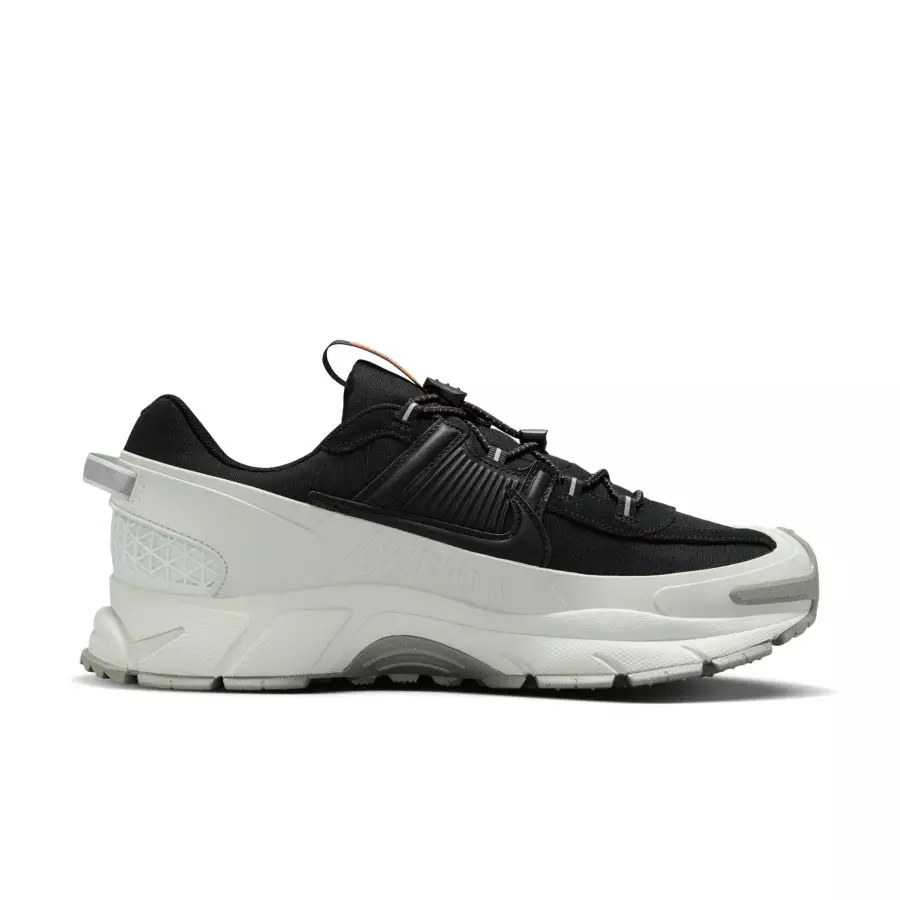 Nike-Zoom-Vomero-5-Roam-Black-Light-Silver-FV2295-001-2