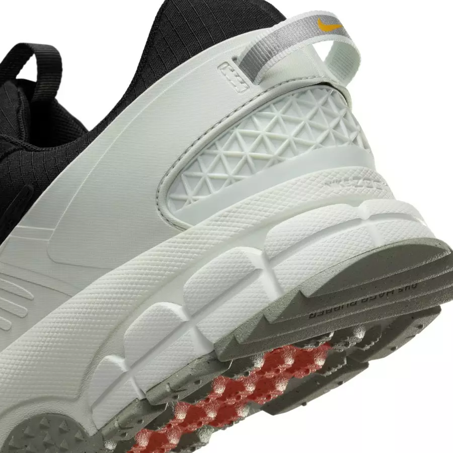 Nike-Zoom-Vomero-5-Roam-Black-Light-Silver-FV2295-001-7