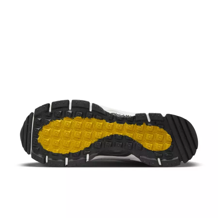 Nike-Zoom-Vomero-5-Roam-Racer-Blue-FV2295-400-1