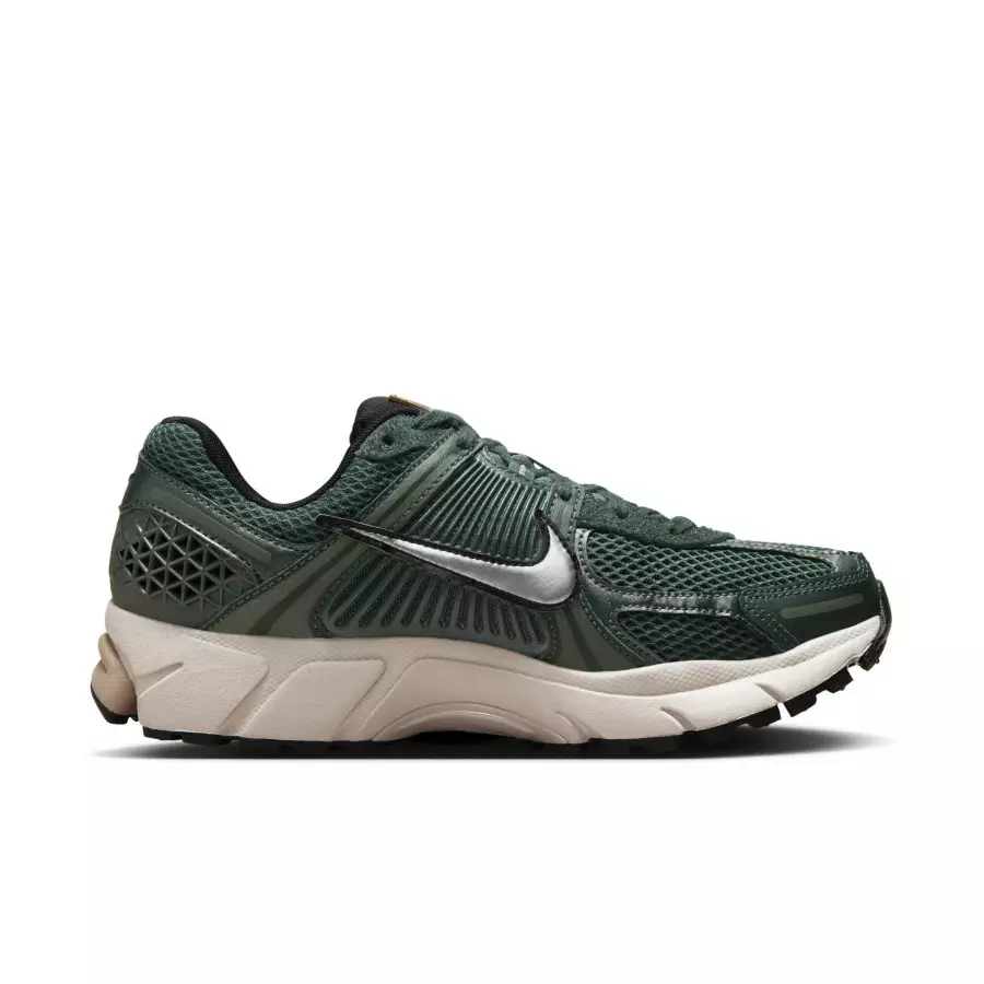 Nike-Zoom-Vomero-5-Vintage-Green-Chrome-Light-Orewood-Brown-Hemp-FN6742-300-2