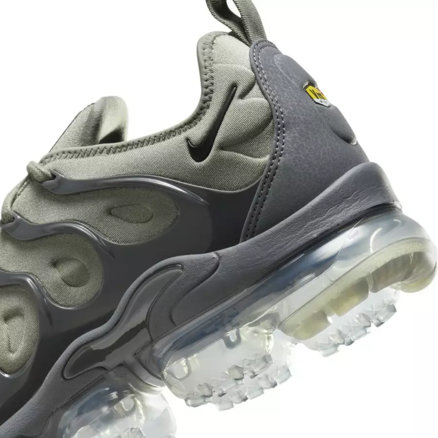 Nike-Air-VaporMax-Plus-Dark-Stucco-AT5681-001-7
