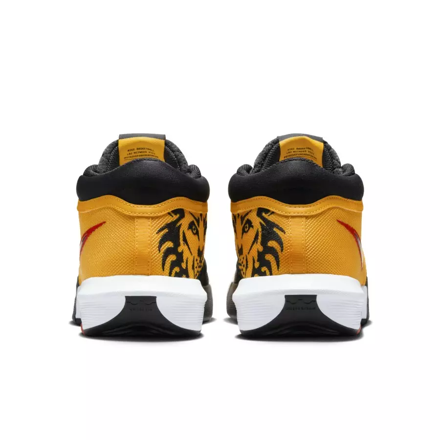 Nike-LeBron-Witness-8-Bruce-Lee-HQ2139-700-5
