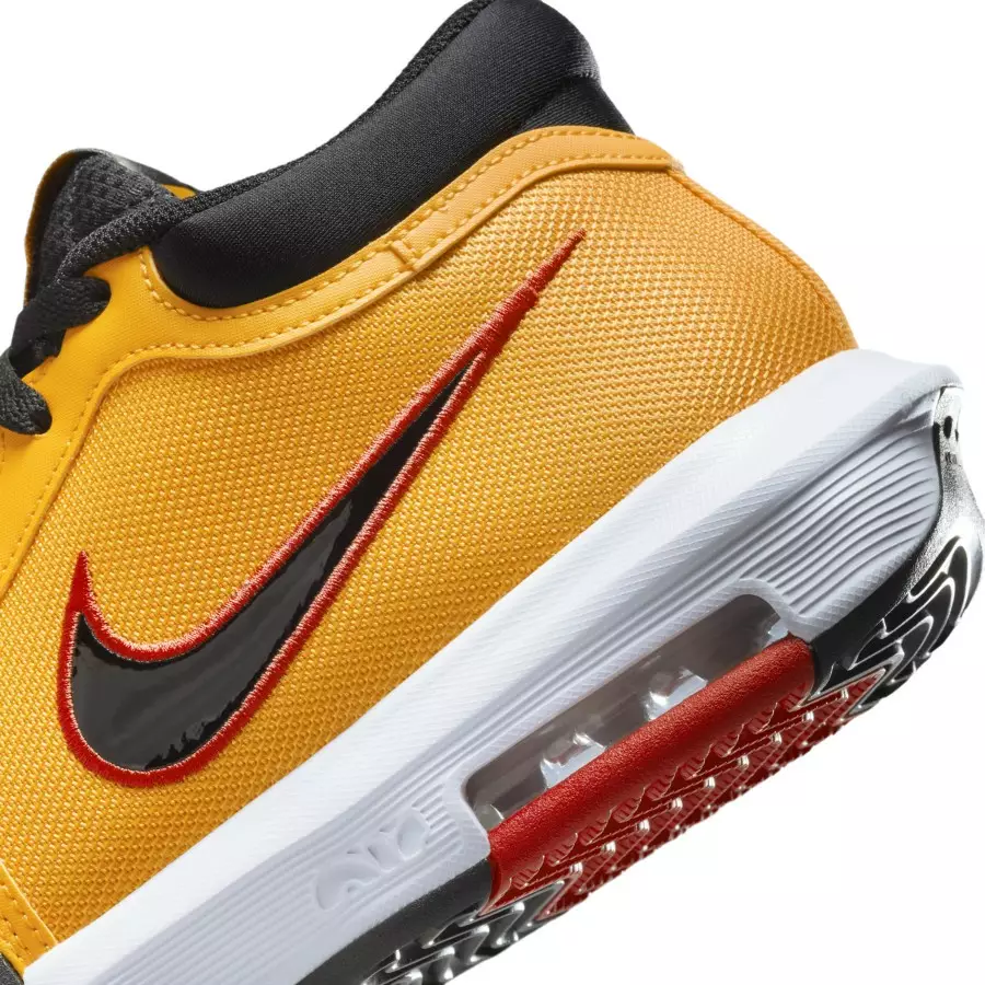 Nike-LeBron-Witness-8-Bruce-Lee-HQ2139-700-7