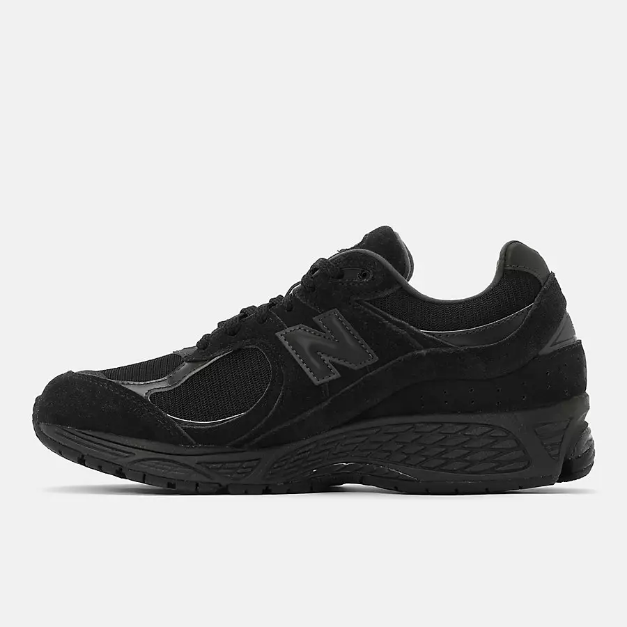 New-Balance-2002R-Black-Cat-U2002RBL-1