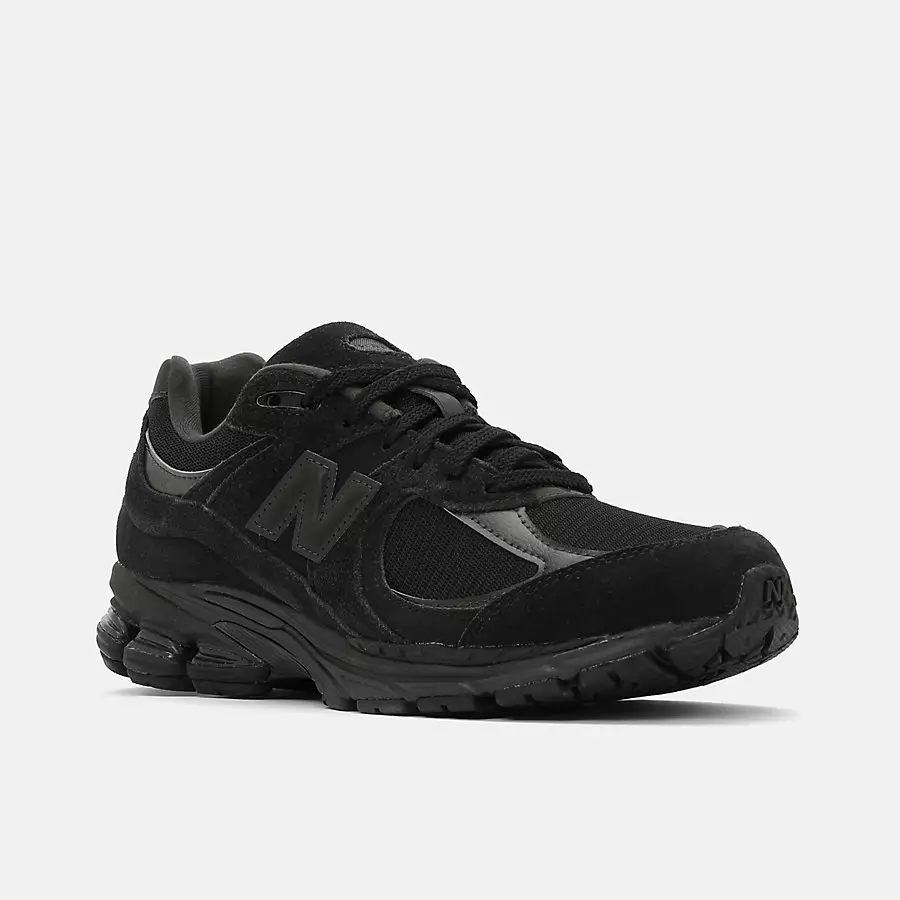 New-Balance-2002R-Black-Cat-U2002RBL-3