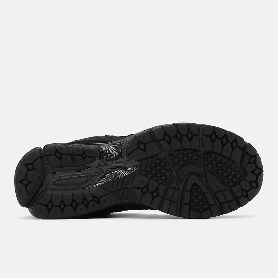 New-Balance-2002R-Black-Cat-U2002RBL-4