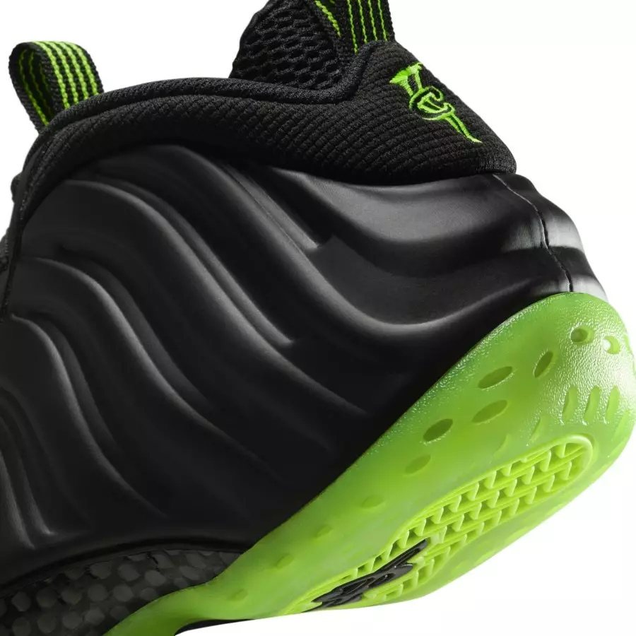 Nike-Air-Foamposite-One-Black-Volt-HF2902-001-7