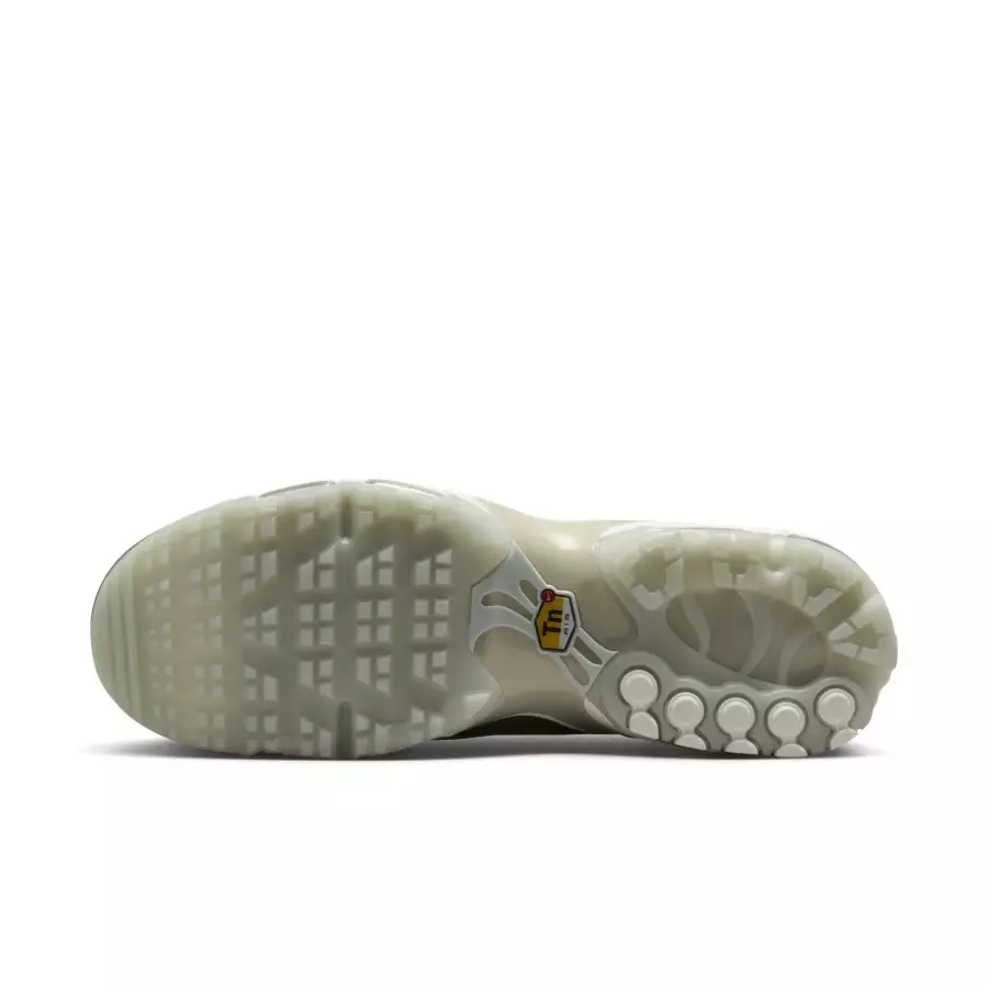 Nike-Air-Max-Plus-Golf-Players-Championship-HF1033-100-1