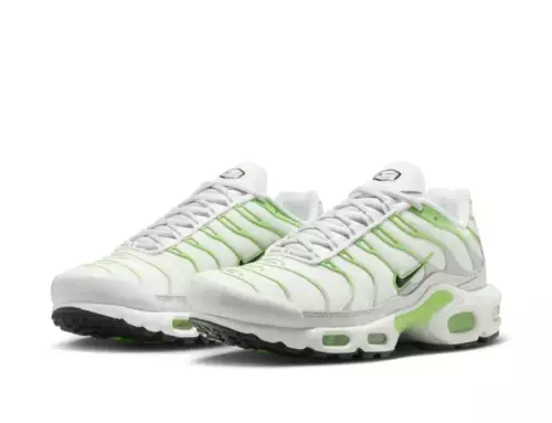 La Nike Air Max Plus s’illumine avec le coloris « Green Strike »