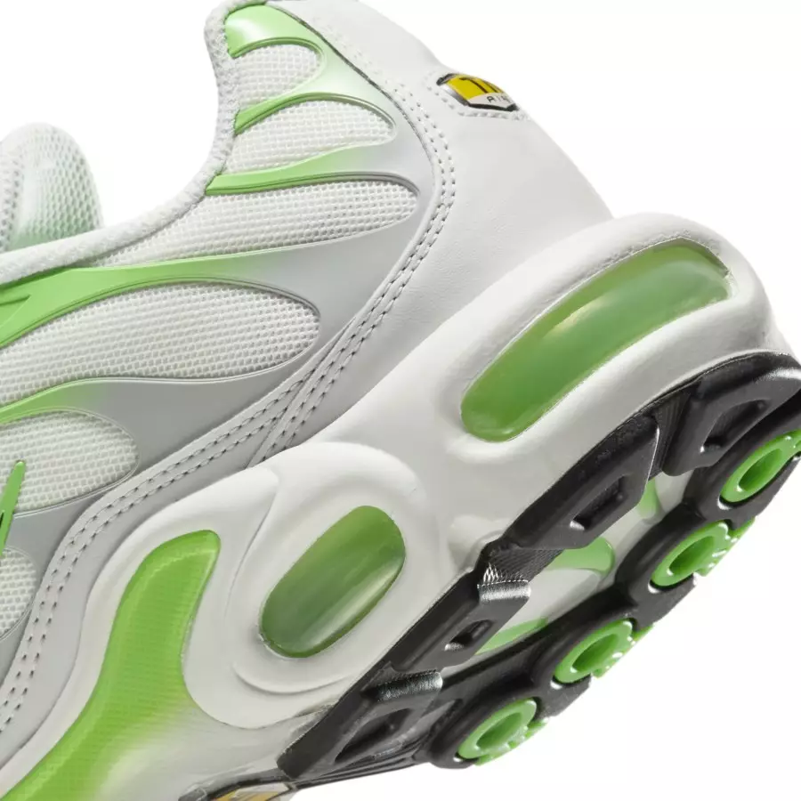 Mens-Nike-Air-Max-Plus-Green-Strike-DZ3671-001-7