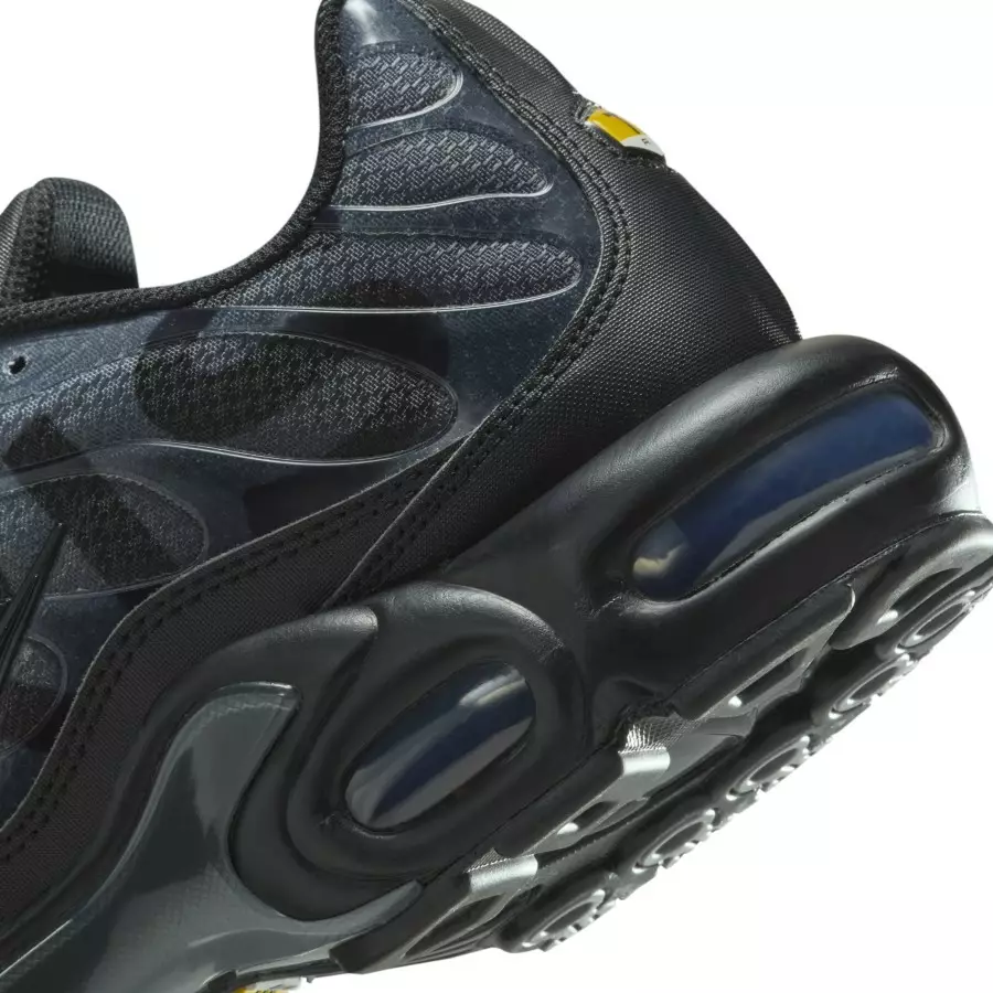 Mens-Paris-Saint-Germain-x-Nike-Air-Max-Plus-IB2253-001-7