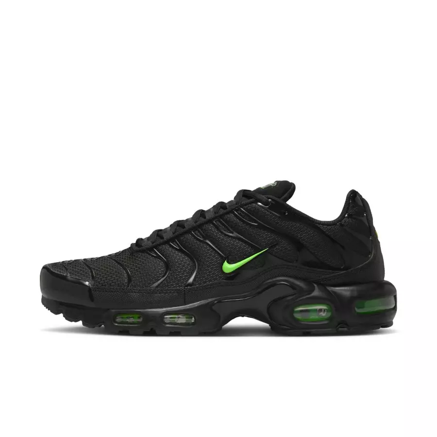 Nike-Air-Max-Plus-Green-Strike-DM0032-024-0
