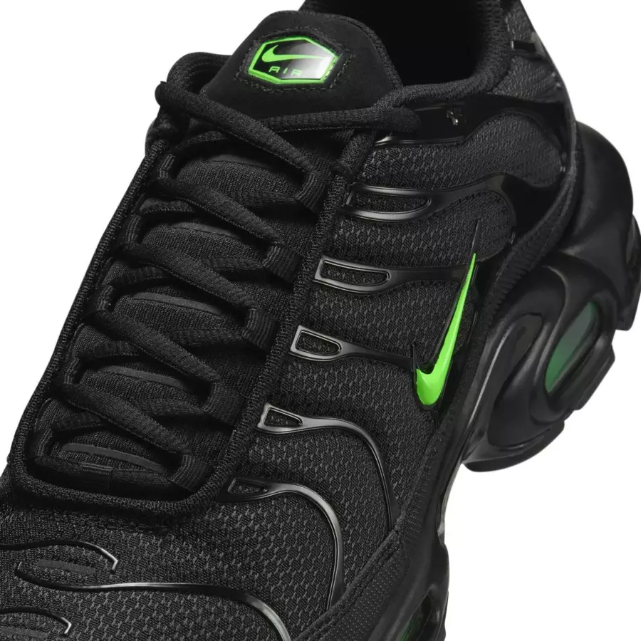 Nike-Air-Max-Plus-Green-Strike-DM0032-024-6