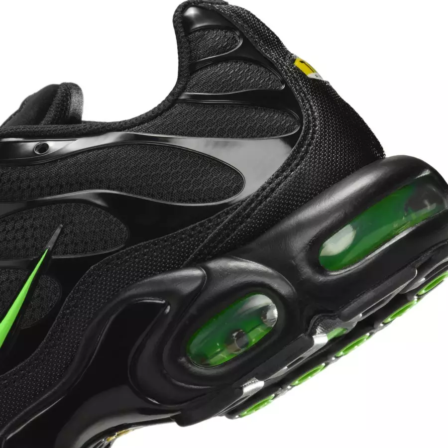 Nike-Air-Max-Plus-Green-Strike-DM0032-024-7