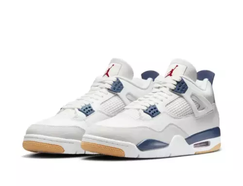 La Nike SB Air Jordan 4 « Navy » arrive sur SNKRS le 15 avril