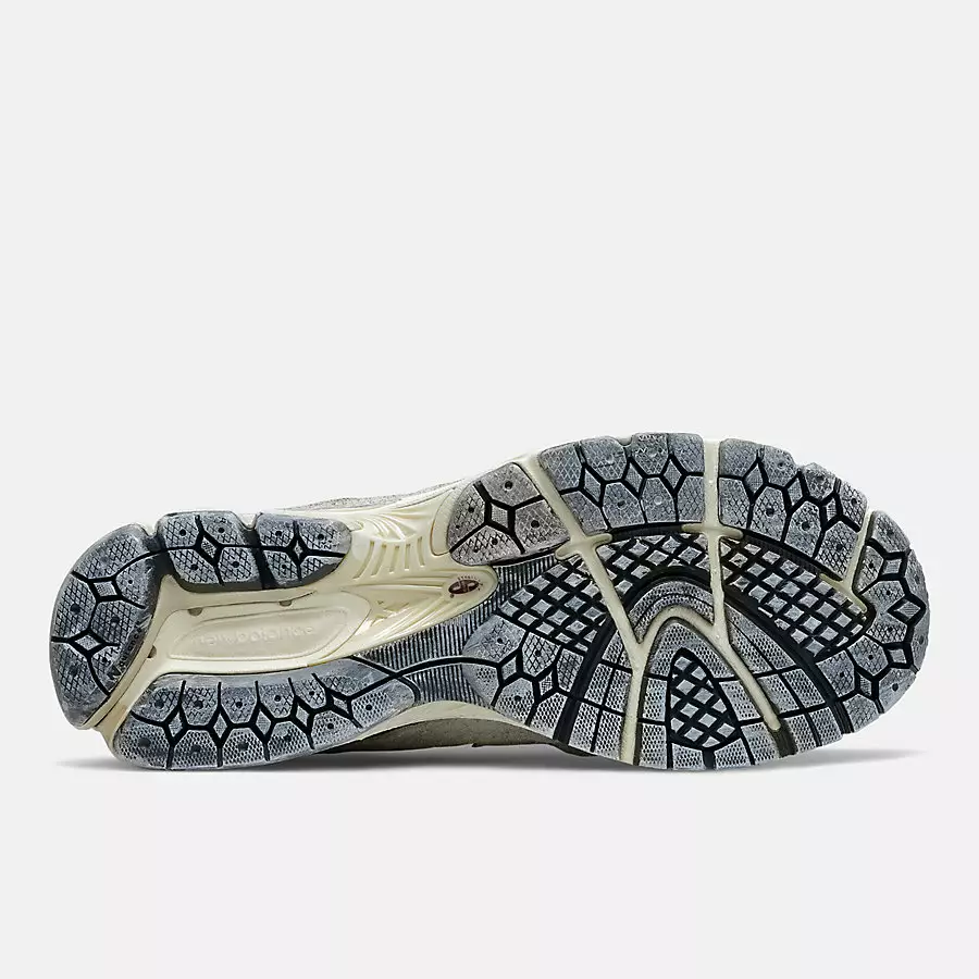 Mens-New-Balance-2002R-Protection-Pack-Rain-Cloud-M2002RDA-4