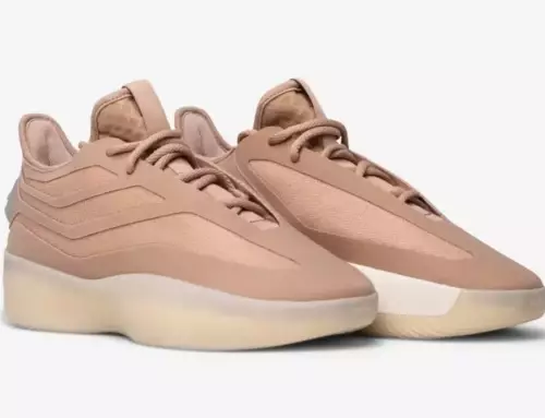 La collaboration adidas x Fear Of God revisite la Basketball II avec le coloris « Ash Pearl » pour juin